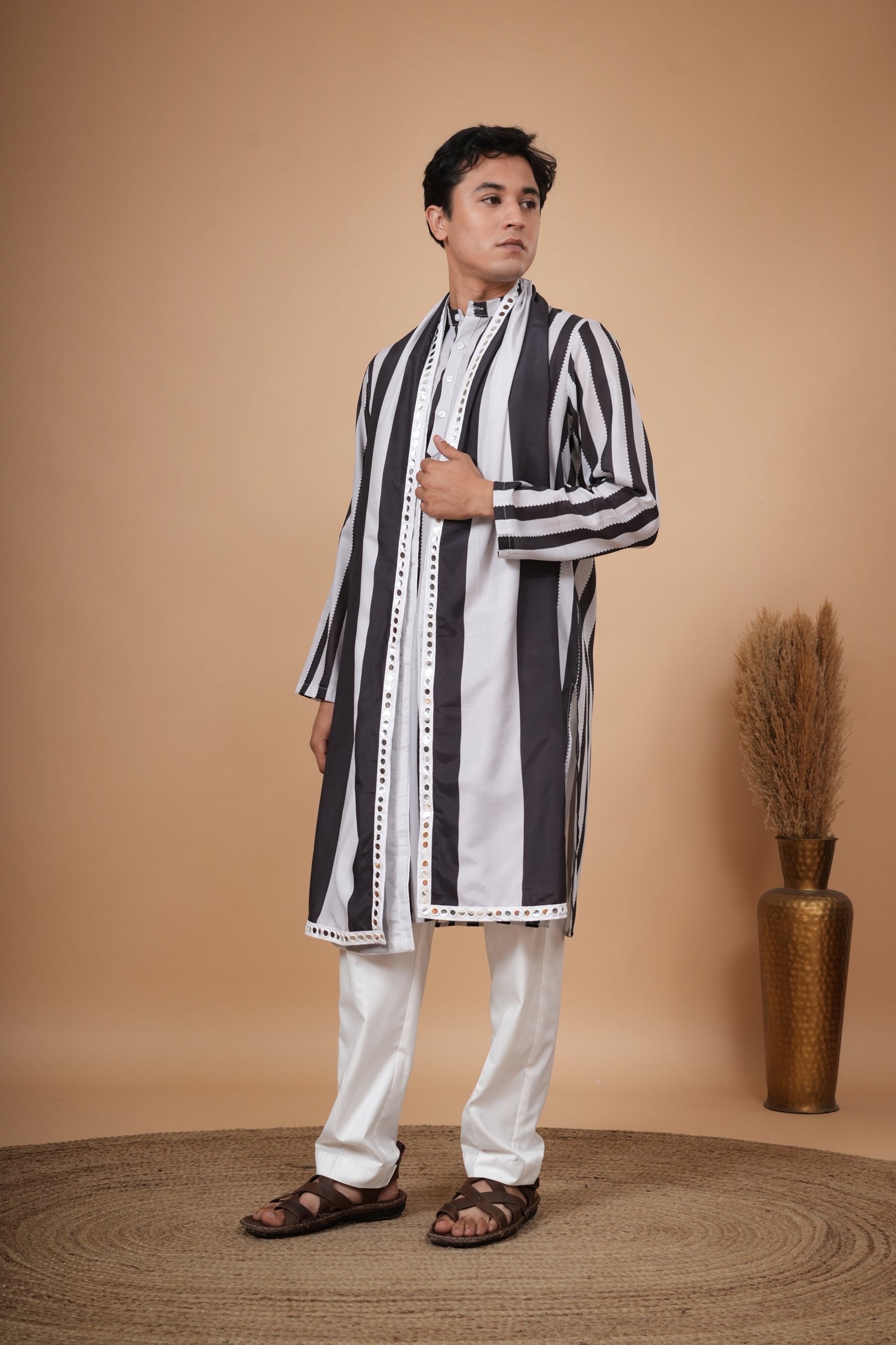 Dhaara Kurta Set