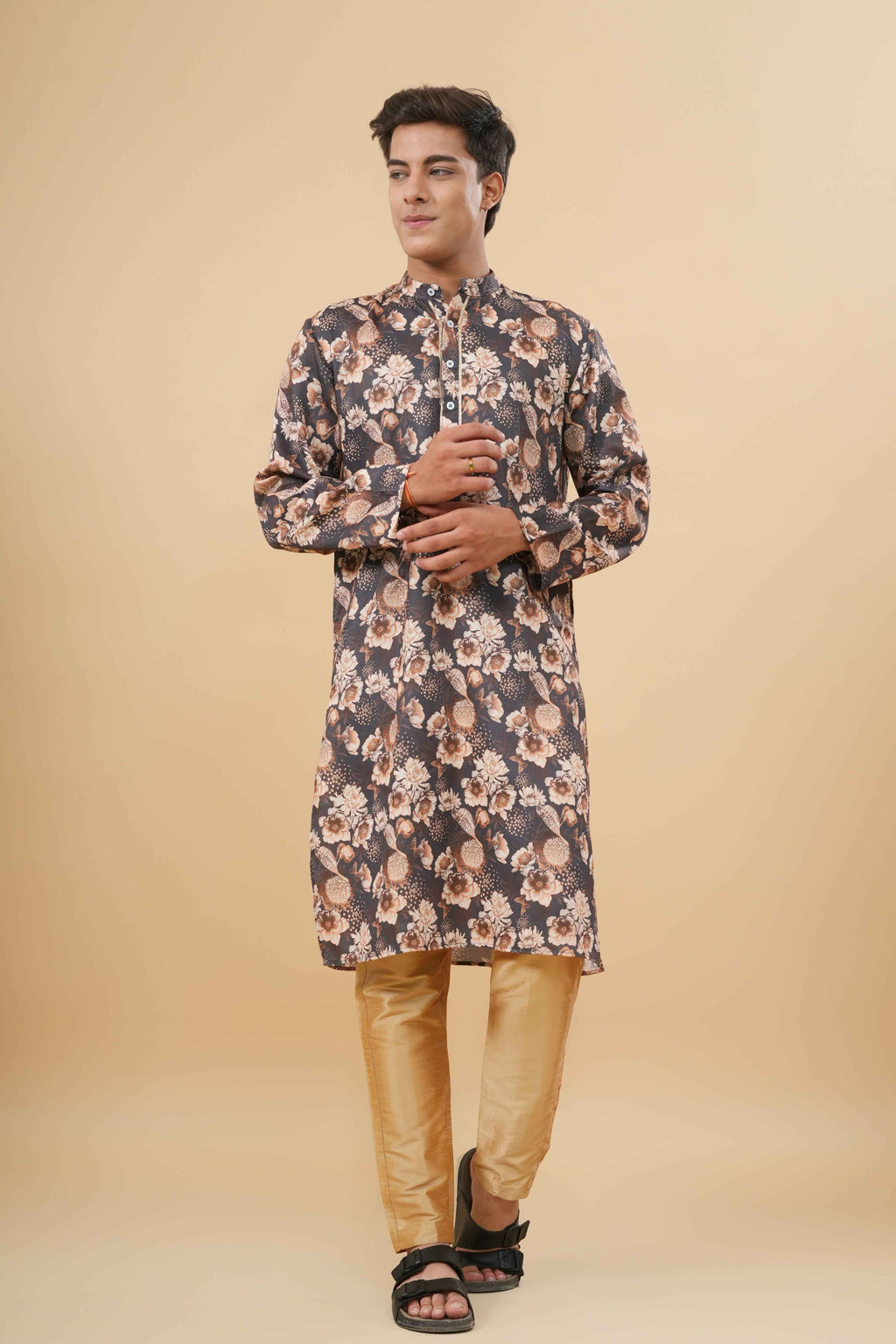 Sunheri kurta